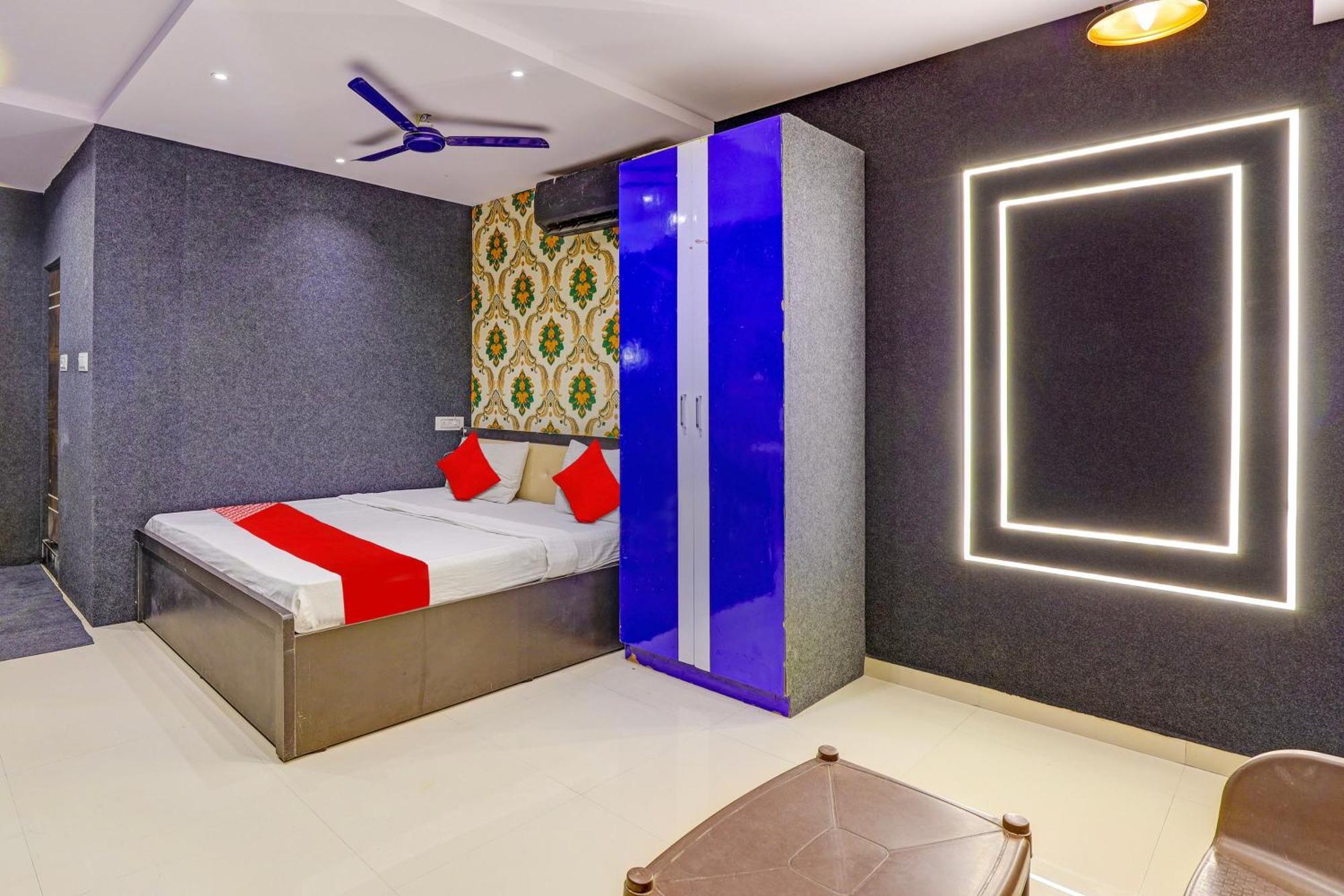 Hotel O Lotus Hotel Σουράτ Εξωτερικό φωτογραφία
