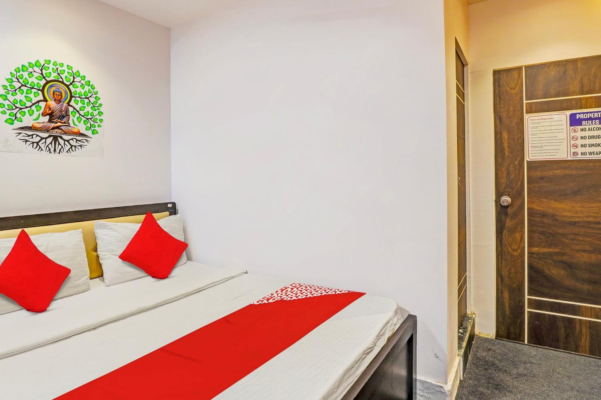 Hotel O Lotus Hotel Σουράτ Εξωτερικό φωτογραφία