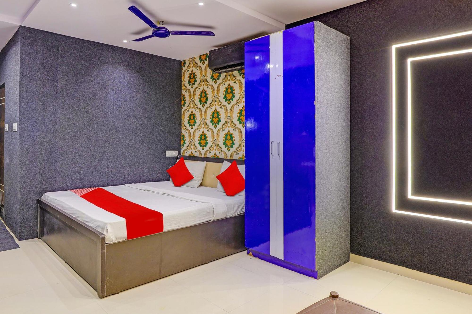 Hotel O Lotus Hotel Σουράτ Εξωτερικό φωτογραφία