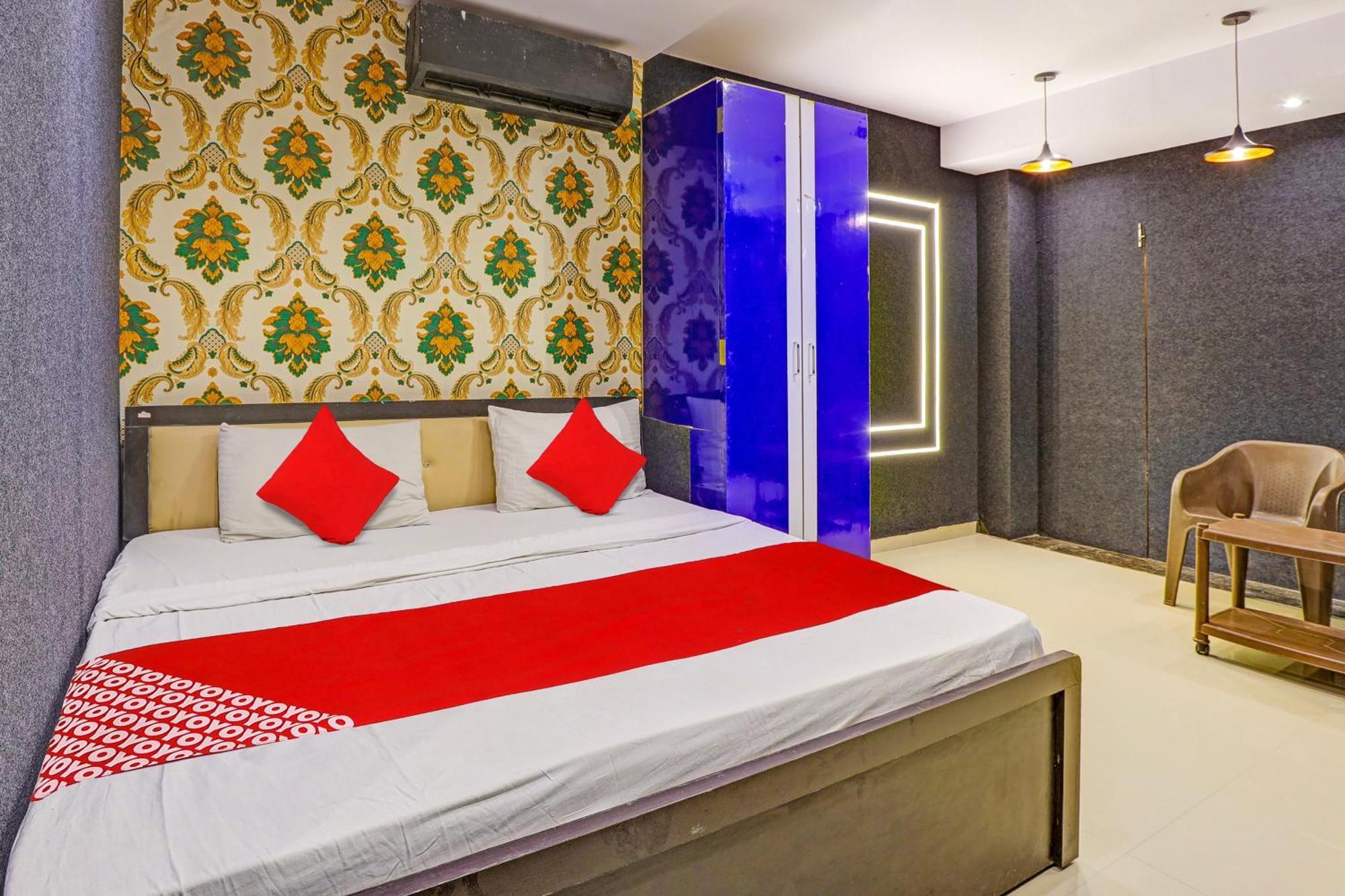 Hotel O Lotus Hotel Σουράτ Εξωτερικό φωτογραφία