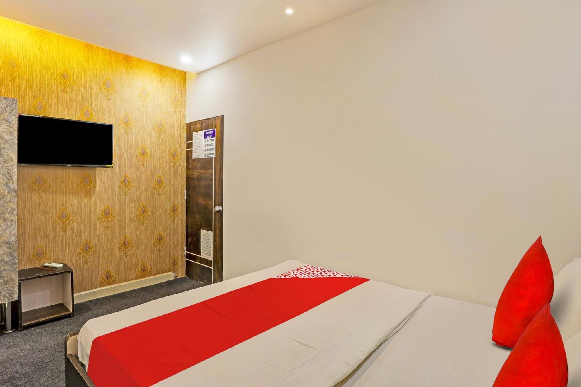 Hotel O Lotus Hotel Σουράτ Εξωτερικό φωτογραφία