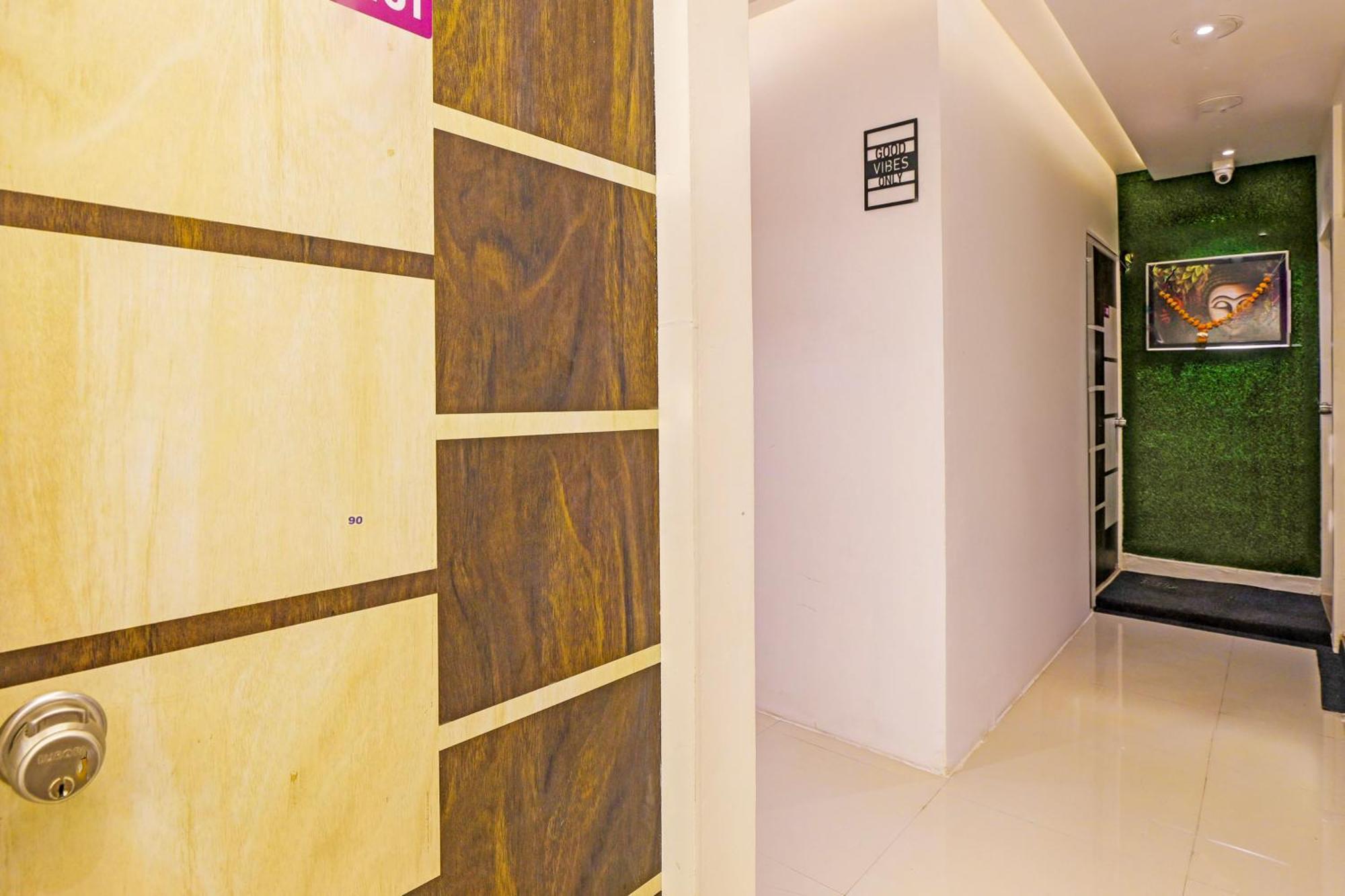 Hotel O Lotus Hotel Σουράτ Εξωτερικό φωτογραφία
