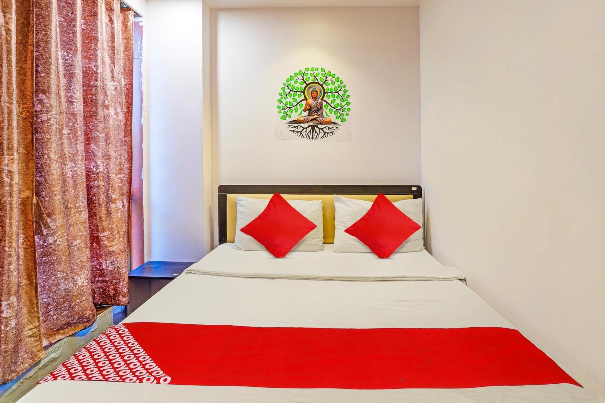 Hotel O Lotus Hotel Σουράτ Εξωτερικό φωτογραφία