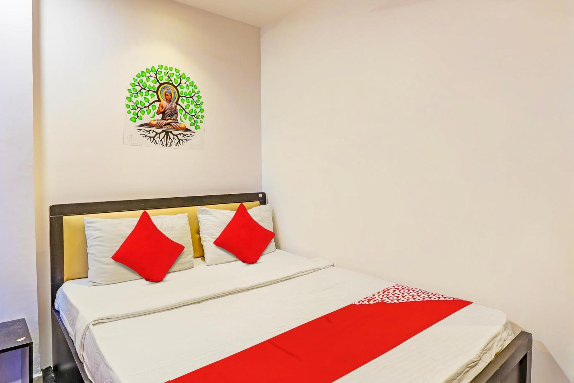 Hotel O Lotus Hotel Σουράτ Εξωτερικό φωτογραφία