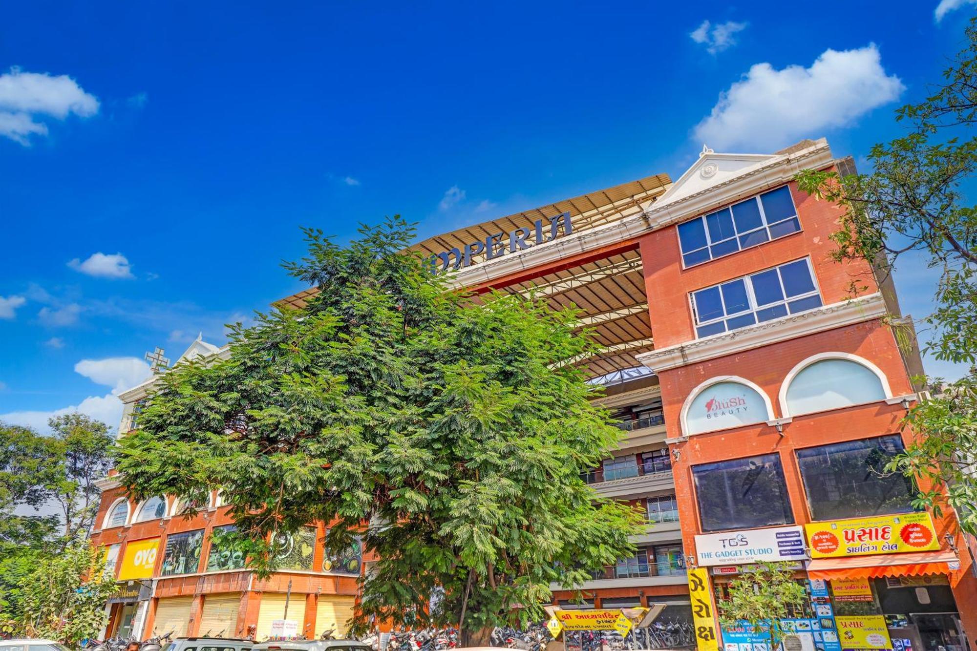 Hotel O Lotus Hotel Σουράτ Εξωτερικό φωτογραφία