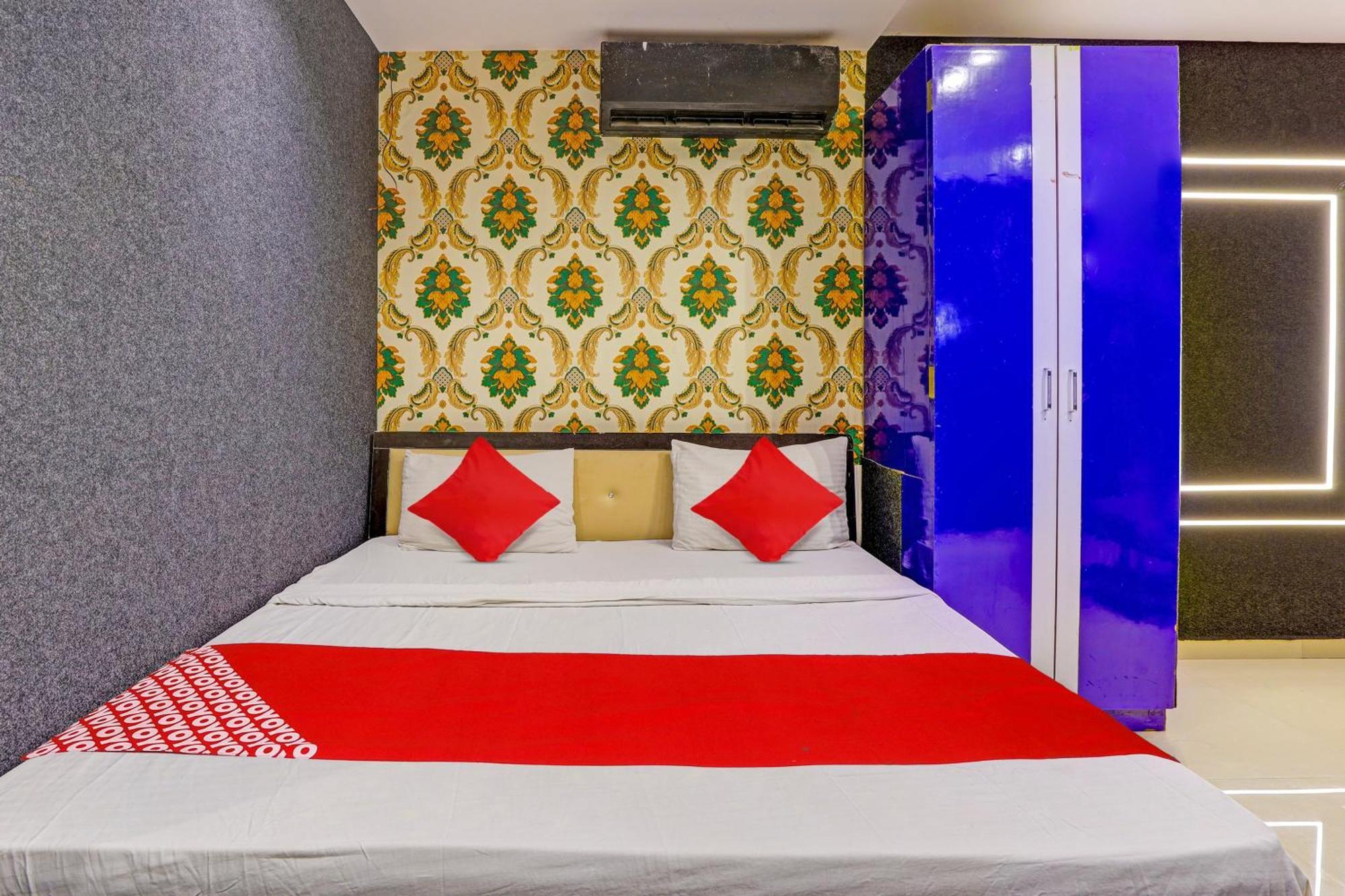 Hotel O Lotus Hotel Σουράτ Εξωτερικό φωτογραφία